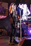 th_47309_celebrity_paradise.com_TheElder_AvrilLavigne2011_05_28_performsliveinconcertatTropicanaFieldinStPeter_122_352lo.jpg