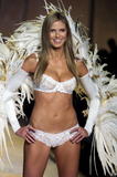 th_33384_19Heidi_Klum_Picture2_122_374lo.jpg